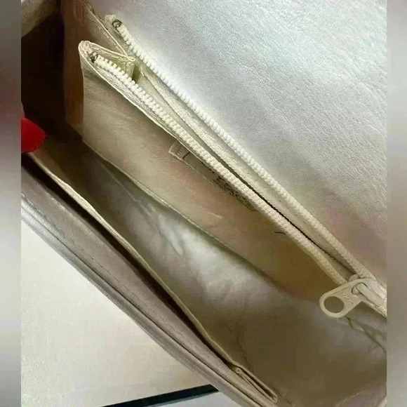 Authentic GIVENCHY vintage Shoulder bag flap gold hardware - Picture 12 of 15